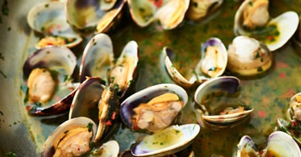 Creamy chickpea soup with clams