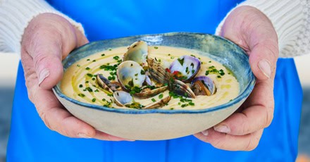 Creamy chickpea soup with clams